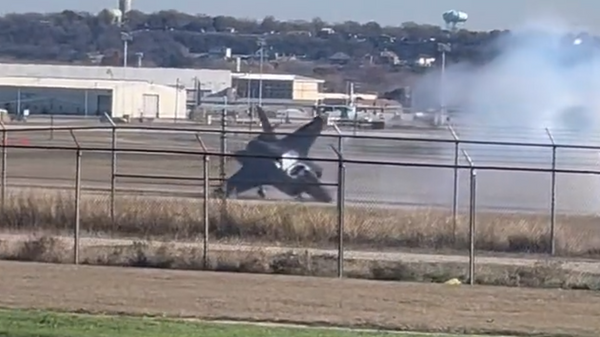 Video taken by Kitt Wilder captures the moment that an F-35B jet crashed early Thursday during a test in Texas' Fort Worth base. Although the condition of the pilot is unknown, they are seen ejected from the fighter jet. - Sputnik International