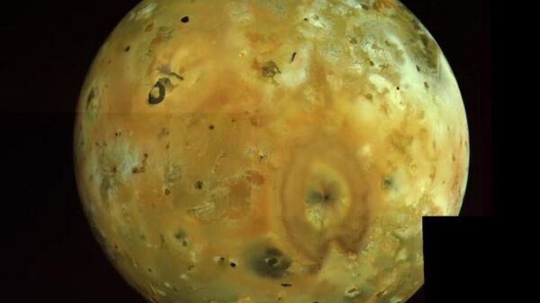 A mosaic of Jupiter's volcanic moon Io obtained by the Voyager 1 probe on March 5, 1979, at a range of 400,000 kilometers. - Sputnik International