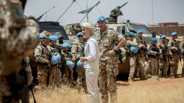In this Tuesday April 5, 2016 file photo, German defense minister Ursula von der Leyen, left, speaks to German soldiers next to the commander of the German troops, Lieutenant Colonel Marc Vogt, right, at Camp Castor near Gao, Mali. The German government on Wednesday Jan. 11, 2017, has approved an expansion of the country's military deployment in Mali, with Berlin sending more helicopters to support the U.N. peacekeeping mission there. - Sputnik International