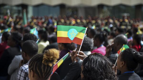 A member of the audience holds a national flag at a ceremony to remember those soldiers who died on the first day of the Tigray conflict outside the city office in Addis Ababa, Ethiopia on Nov. 3, 2022.  - Sputnik International