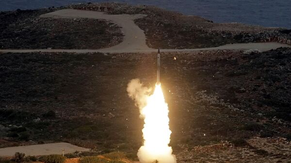 An S-300 PMU-1 anti-aircraft missile launches during a Greek army military exercise near Chania on the island of Crete on December 13, 2013. Greece is the first NATO country to try the Russian long-range missile system. - Sputnik International