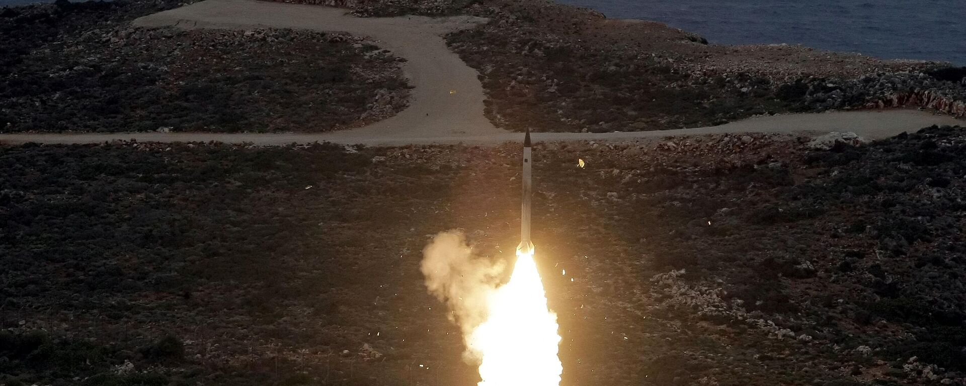 An S-300 PMU-1 anti-aircraft missile launches during a Greek army military exercise near Chania on the island of Crete on December 13, 2013. Greece is the first NATO country to try the Russian long-range missile system. An S-300 PMU-1 anti-aircraft missile launches during a Greek army military exercise near Chania on the island of Crete on December 13, 2013. Greece is the first NATO country to try the Russian long-range missile system. - Sputnik International, 1920, 18.12.2022