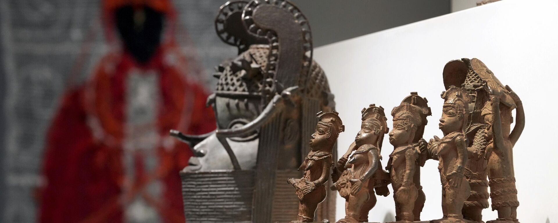 Benin Bronzes, that were stolen from Africa during colonial times, are displayed in Berlin, Germany, Thursday, Sept. 15, 2022 - Sputnik International, 1920, 19.12.2022