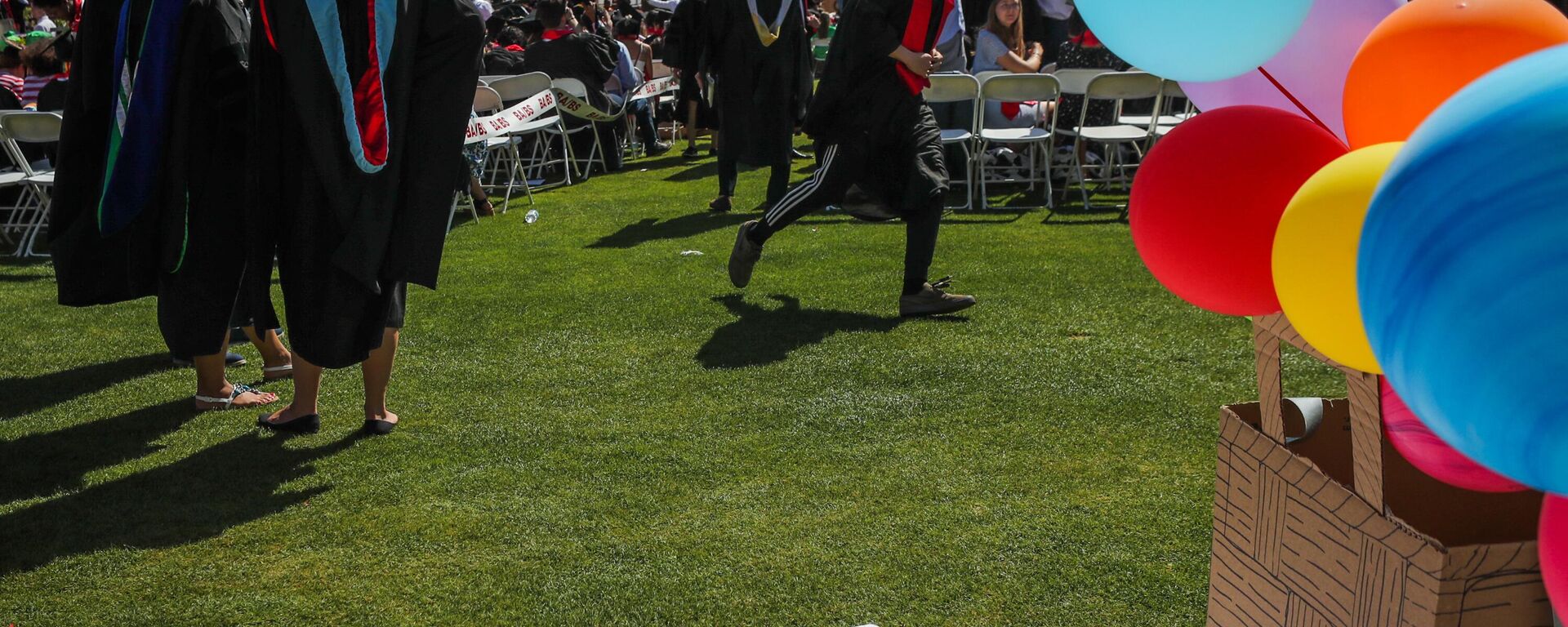 Students walk by a sign that lays on the ground that was made in support of a Stanford rape victim, during graduation ceremonies at Stanford University, in Palo Alto, California, on June 12, 2016.  - Sputnik International, 1920, 21.12.2022