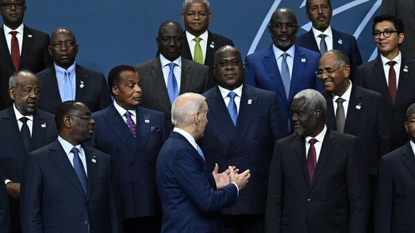 US President Joe Biden (C) participates in a family photo with the leaders of the US-Africa Leaders Summit at the Walter E. Washington Convention Center in Washington, DC, on December 15, 2022. - Sputnik International