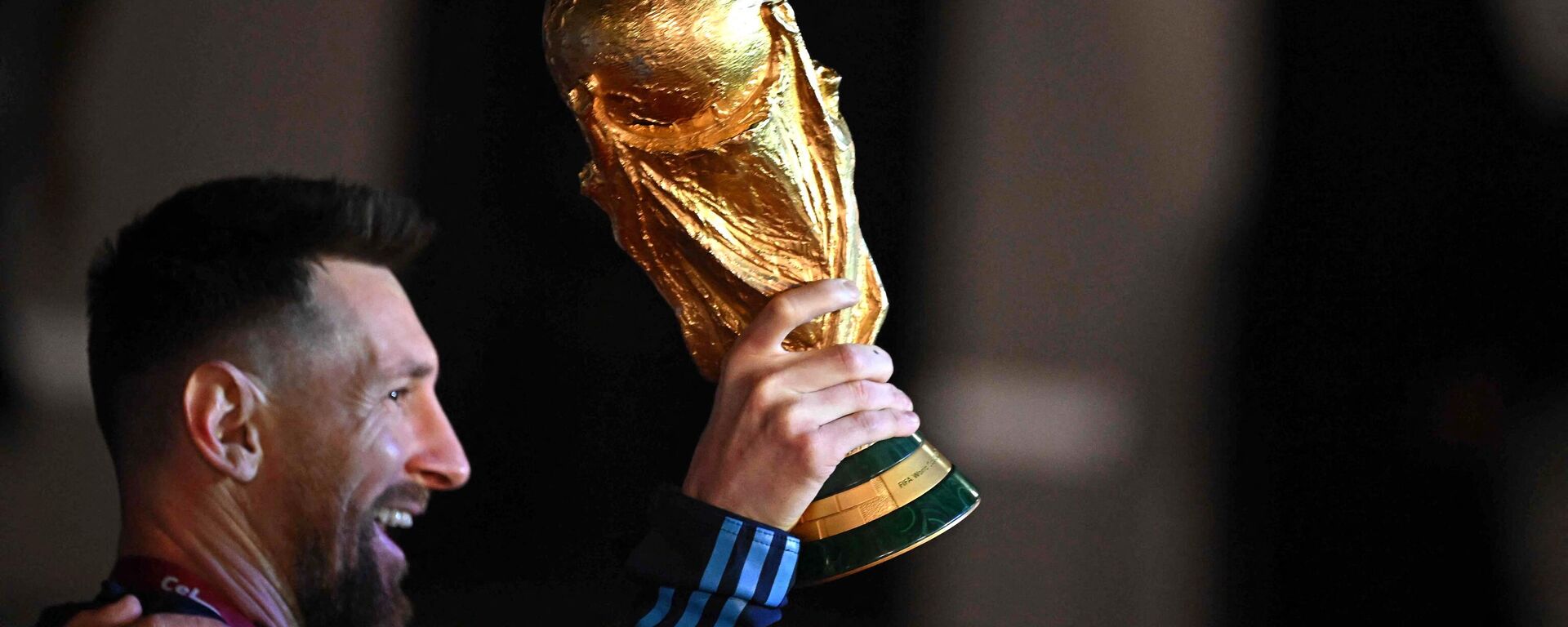 Argentina's captain and forward Lionel Messi holds the FIFA World Cup Trophy on December 20, 2022.  - Sputnik International, 1920, 20.01.2023
