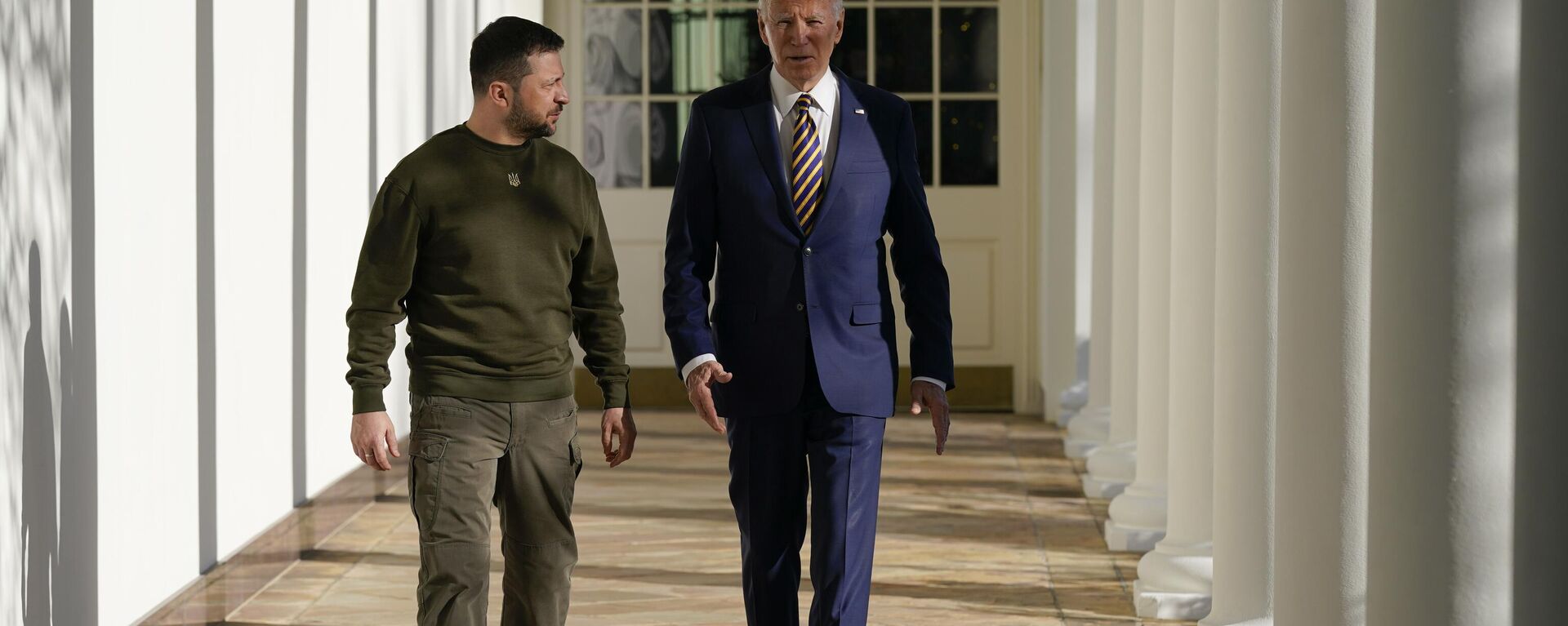 President Joe Biden and Ukrainian President Volodymyr Zelenskyy walk along the Colonnade of the White House, Wednesday, Dec. 21, 2022, in Washington.  - Sputnik International, 1920, 21.12.2022