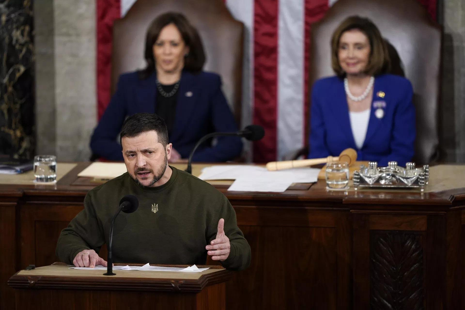 Ukrainian President Volodymyr Zelenskyy addresses a joint meeting of Congress on Capitol Hill in Washington, Wednesday, Dec. 21, 2022. Vice President Kamala Harris and Speaker of the House Nancy Pelosi, D-Calif., right, listen. - Sputnik International, 1920, 22.09.2023
