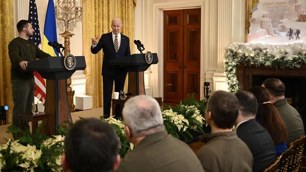 US President Joe Biden and Ukraine's President Volodymyr Zelensky hold a press conference in the East Room of the White House in Washington, DC, on December 21, 2022. - Sputnik International
