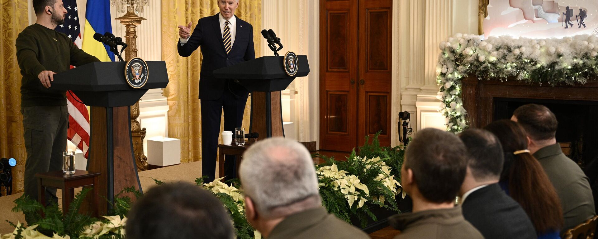 US President Joe Biden and Ukraine's President Volodymyr Zelensky hold a press conference in the East Room of the White House in Washington, DC, on December 21, 2022. - Sputnik International, 1920, 22.12.2022