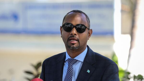 Somalia's Defense Minister Abdulkadir Mohamed Nur speaks at a press conference in Mogadishu on December 21, 2022 after the arrival of the first group of Somali soldiers trained in Eritrea. - Sputnik International