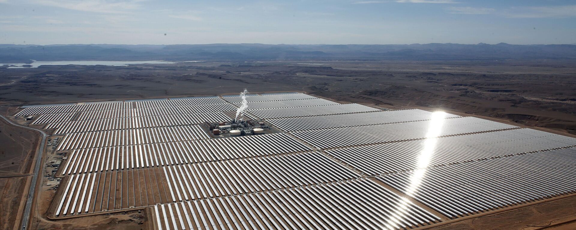  An aerial view of a solar power plant in Ouarzazate, central Morocco on Feb.4, 2016. Renewable energy's potential across the African continent remains largely untapped, according to a new report in April 2022 by the United Nation's Intergovernmental Panel on Climate Change.  - Sputnik International, 1920, 07.02.2023