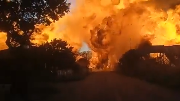 A screeshot of a video fom social media, showing an explosion of a gas tanker in Boksburg, South Africa on December 24, 2022 - Sputnik International