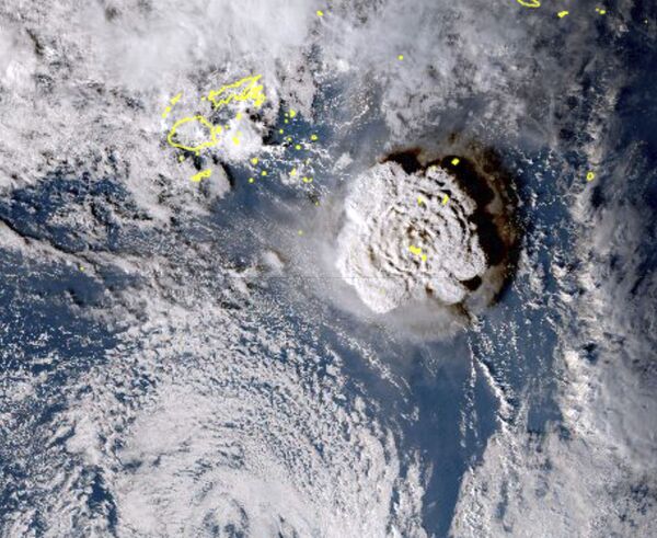 This satellite image taken by Himawari-8, a Japanese weather satellite, and released by the agency, shows an undersea volcano eruption in the Pacific nation of Tonga Saturday, Jan. 15, 2022. An undersea volcano erupted in spectacular fashion near Tonga, sending large waves crashing across the shore and people rushing to higher ground. - Sputnik International