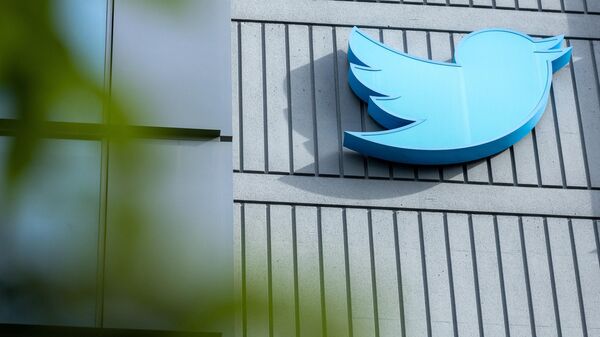 The Twitter logo is seen on a sign on the exterior of Twitter headquarters in San Francisco, California, on October 28, 2022 - Sputnik International