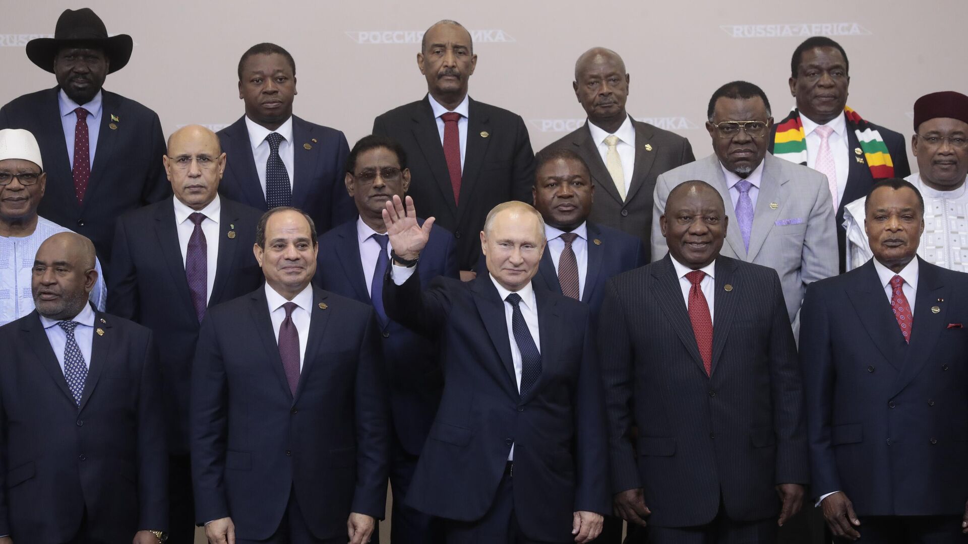 Russian President Vladimir Putin, center, poses for a photo with leaders of African countries at the Russia-Africa summit in the Black Sea resort of Sochi, Russia, on Oct. 24, 2019.  - Sputnik International, 1920, 10.02.2023