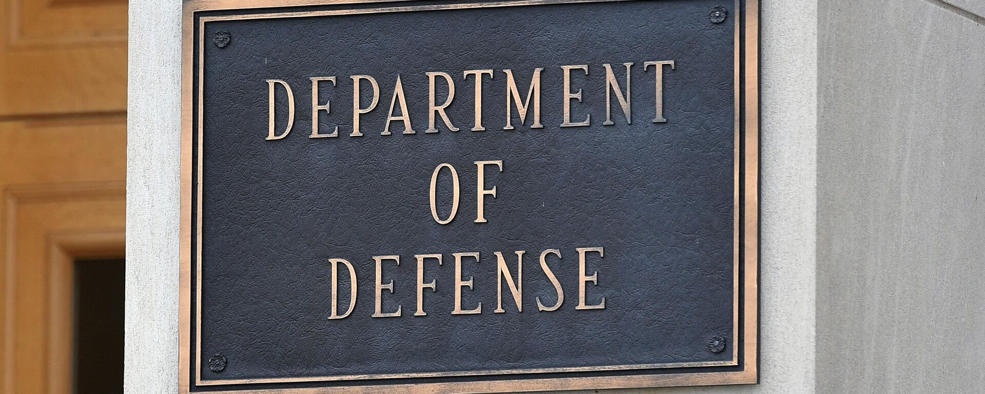 A Department of Defense plaque is seen outside the Pentagon in Washington, DC on October 6, 2021. - Sputnik International, 1920, 30.12.2022