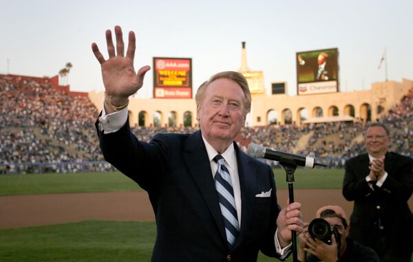 Vincent Edward Scully was an American sportscaster best known for his 67 seasons calling games for Major League Baseball&#x27;s Los Angeles Dodgers. He died on 2 August 2022 in California, US. - Sputnik International