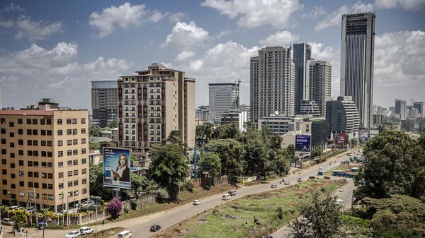 Traffic flows past the area where an iconic, century-old fig tree is placed after a presidential declaration was issued to save the centenary tree from being cut down to make way for a Chinese-funded highway in Westlands district of Nairobi, Kenya on November 12, 2020. - Sputnik International