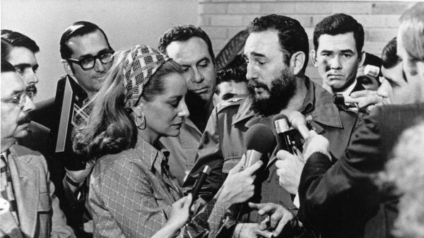 FILE - In this May 7, 1975 file photo, Cuba's leader Fidel Castro, center right, responds to a question from American NBC reporter Barbara Walters at a news conference granted to members of the U.S. press covering Sen. George McGovern's trip to Cuba, in Havana, Cuba. - Sputnik International