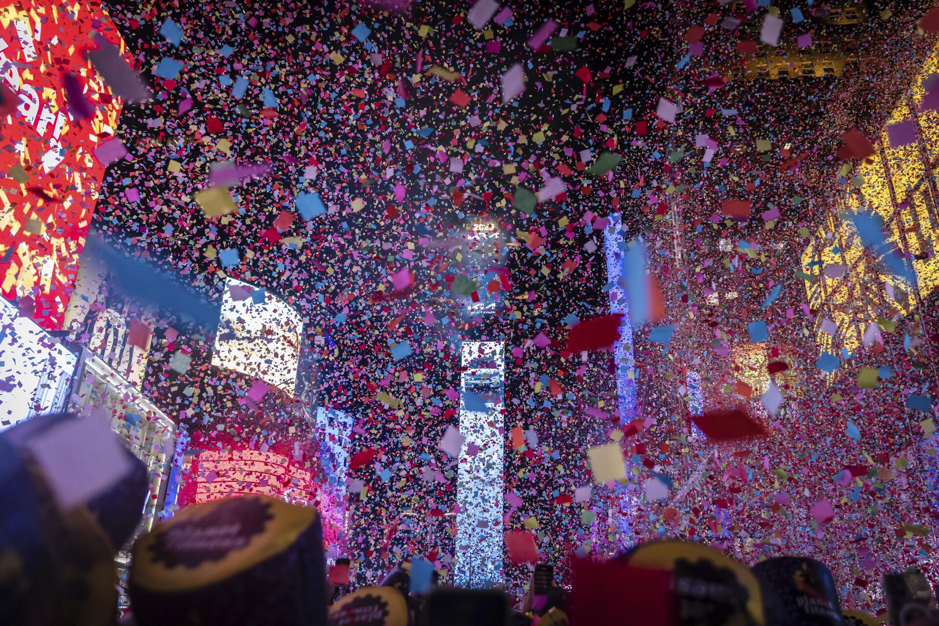Люди во время празднования Нового 2023 года в Нью-Йорке - Sputnik International, 1920, 02.01.2023