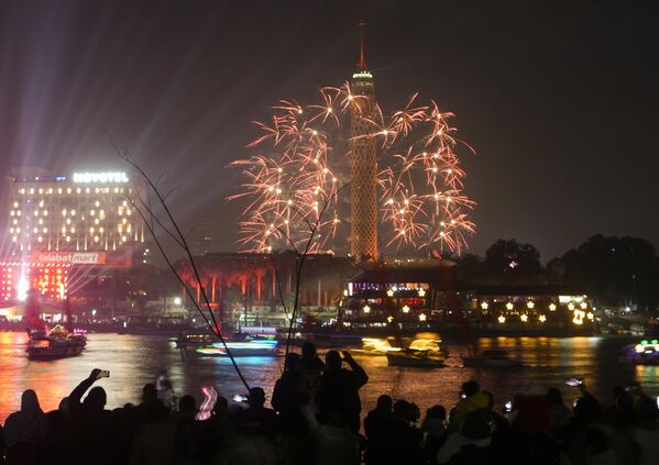 Праздничный салют во время празднования Нового 2023 года в Каире  - Sputnik International