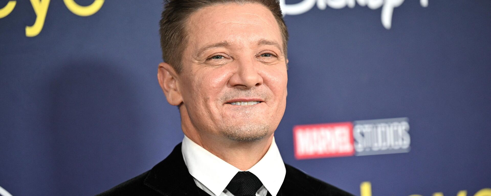US actor Jeremy Renner arrives for the premiere of Marvel Studios' television miniseries Hawkeye at the El Capitan Theatre in Los Angeles, November 17, 2021 - Sputnik International, 1920, 22.01.2023