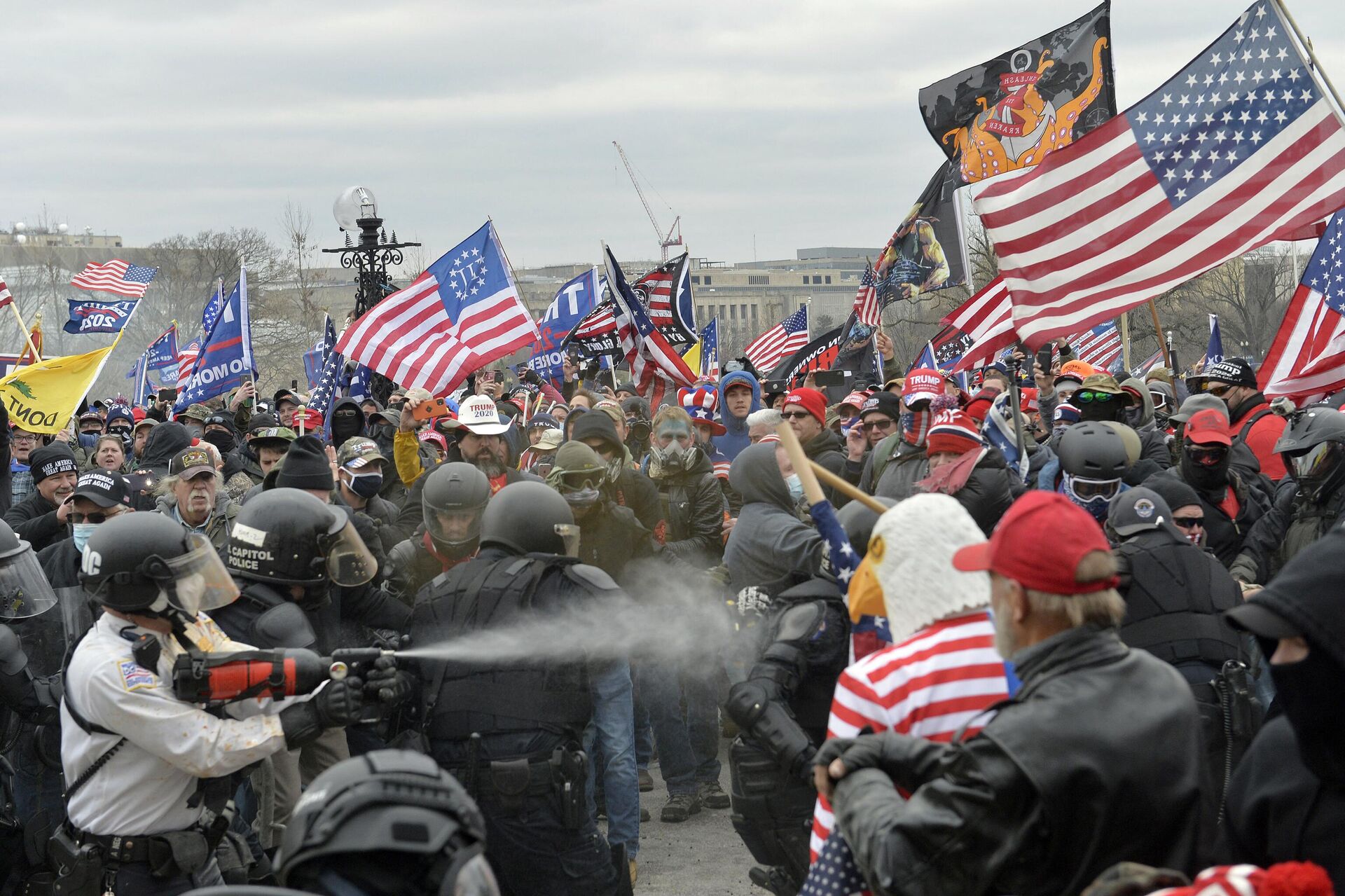 Trump supporters clash with police and security forces as people try to storm the US Capitol Building in Washington, DC, on January 6, 2021 - Sputnik International, 1920, 02.01.2023