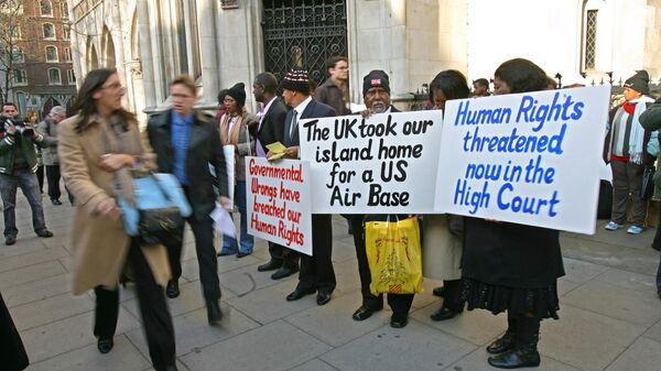 Chagossian Islanders and their supporters arrive at the Court of Appeal in central London, 05 February 2007, as they prepare to fight a court ruling which would prevent the islanders going back to their homes in the remote Chagos archipelago, in the middle of the Indian Ocean.  - Sputnik International
