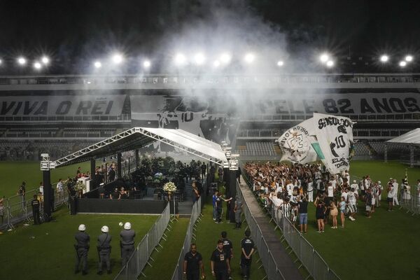 Церемония прощания с легендой бразильского футбола Пеле на стадионе Урбано Кальдейра в Сантосе, Сан-Паулу, Бразилия - Sputnik International