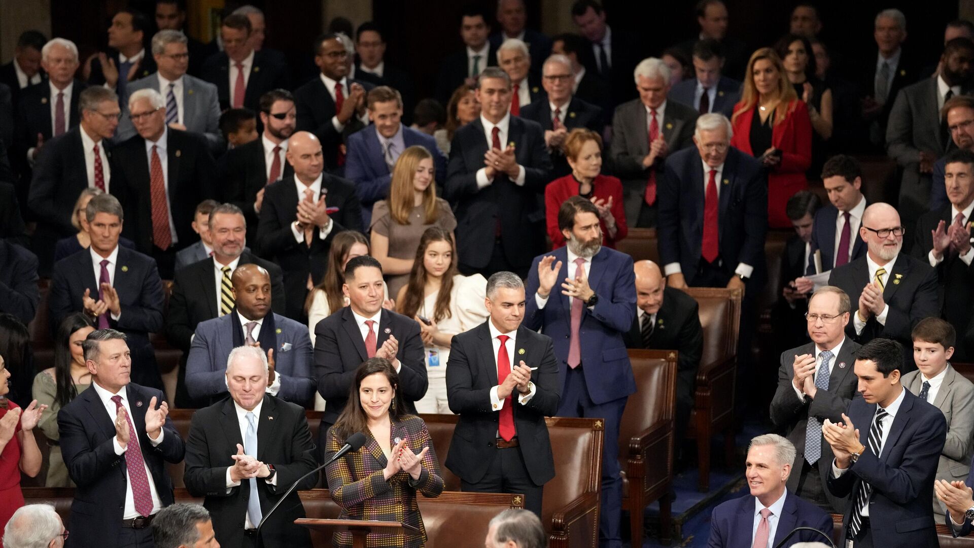 House Republican Leader Kevin McCarthy, R-Calif., bottom right, is applauded after he was nominated to be the new Speaker of the House by Rep. Elise Stefanik, R-N.Y., in the House chamber on the opening day of the 118th Congress at the U.S. Capitol, Tuesday, Jan. 3, 2023, in Washington. - Sputnik International, 1920, 15.09.2023