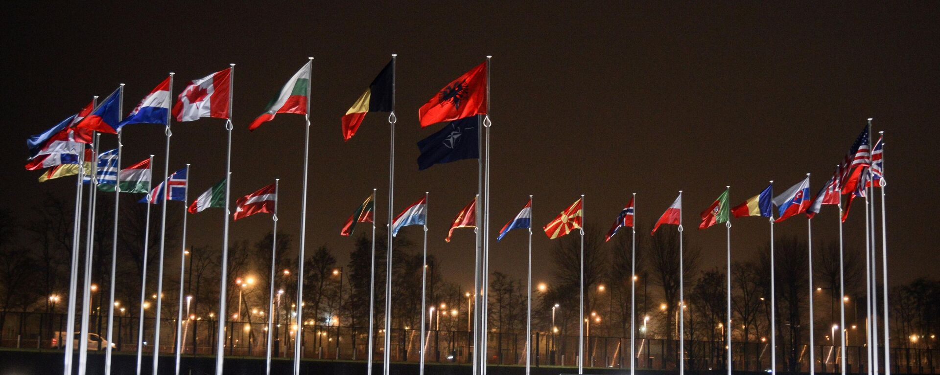 The picture shows the flags of the participating countries raised in front of the headquarters of the North Atlantic Treaty Organization (NATO - Sputnik International, 1920, 11.07.2023