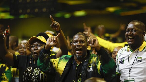 Delegates sing during the 55th National Conference of the African National Congress (ANC) at the  National Recreation Center (NASREC) in Johannesburg on December 19, 2022 - Sputnik International