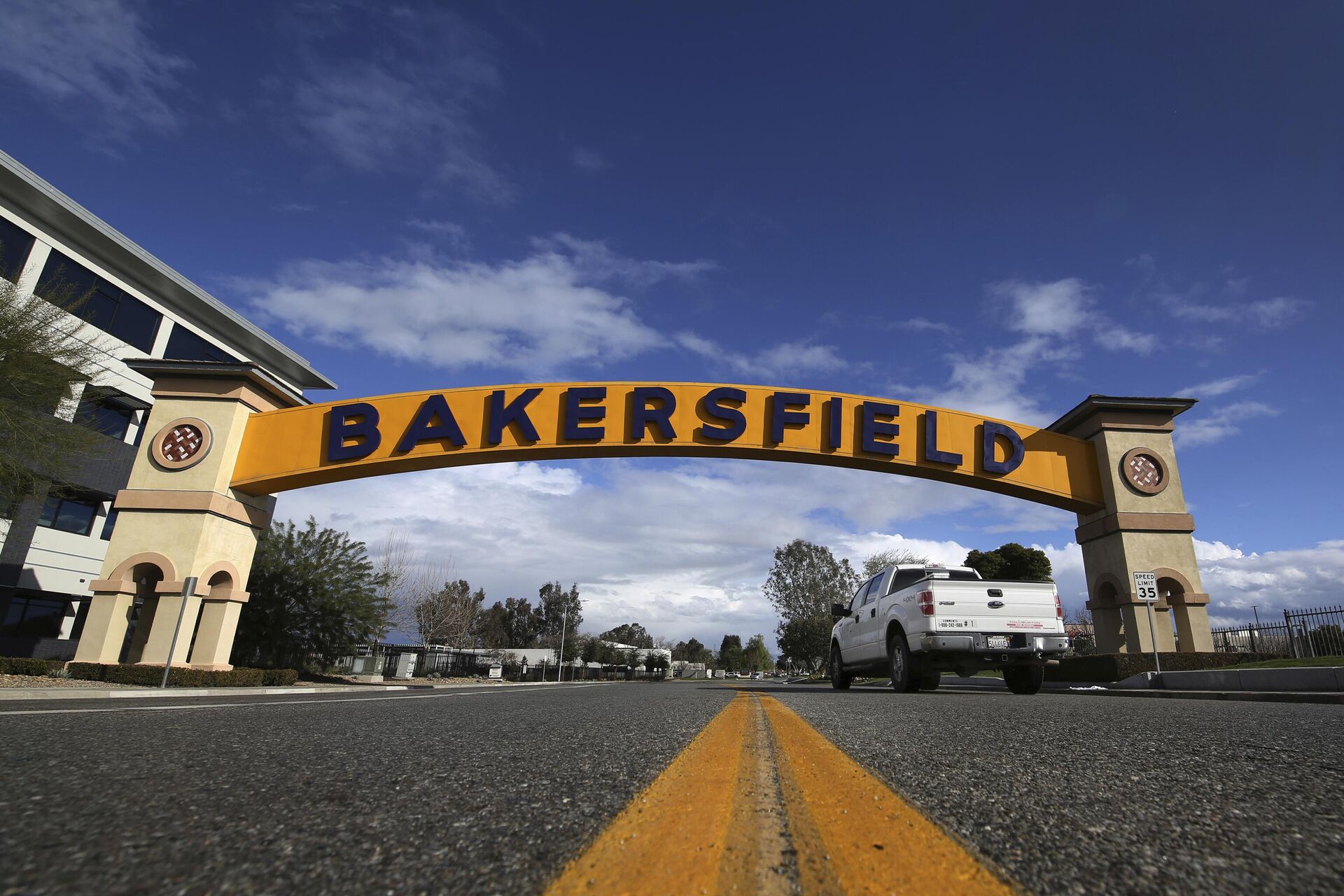 The entry sign off Buck Owens Boulevard shown in Bakersfield, Calif., where US House Speaker-elect Kevin McCarthy is a 4th generation resident for the 23rd district. - Sputnik International, 1920, 07.01.2023
