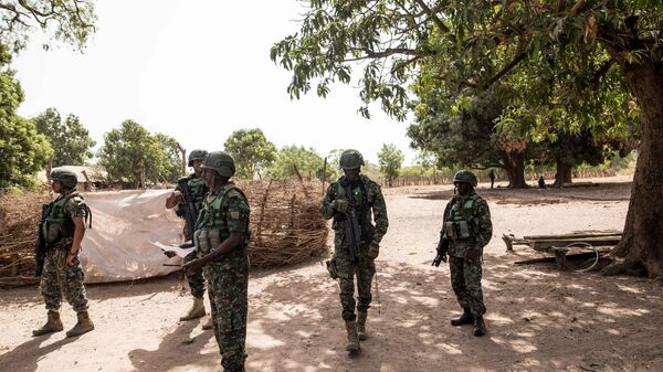 Soldiers with the Gambian Armed Forces patrol team are seen in Baleni on April 23, 2022, during a visit to communities affected by clashes between the Senegalese Armed Forces  and The Movement of Democratic Forces of Casamance (MFDC) militants. - Sputnik International