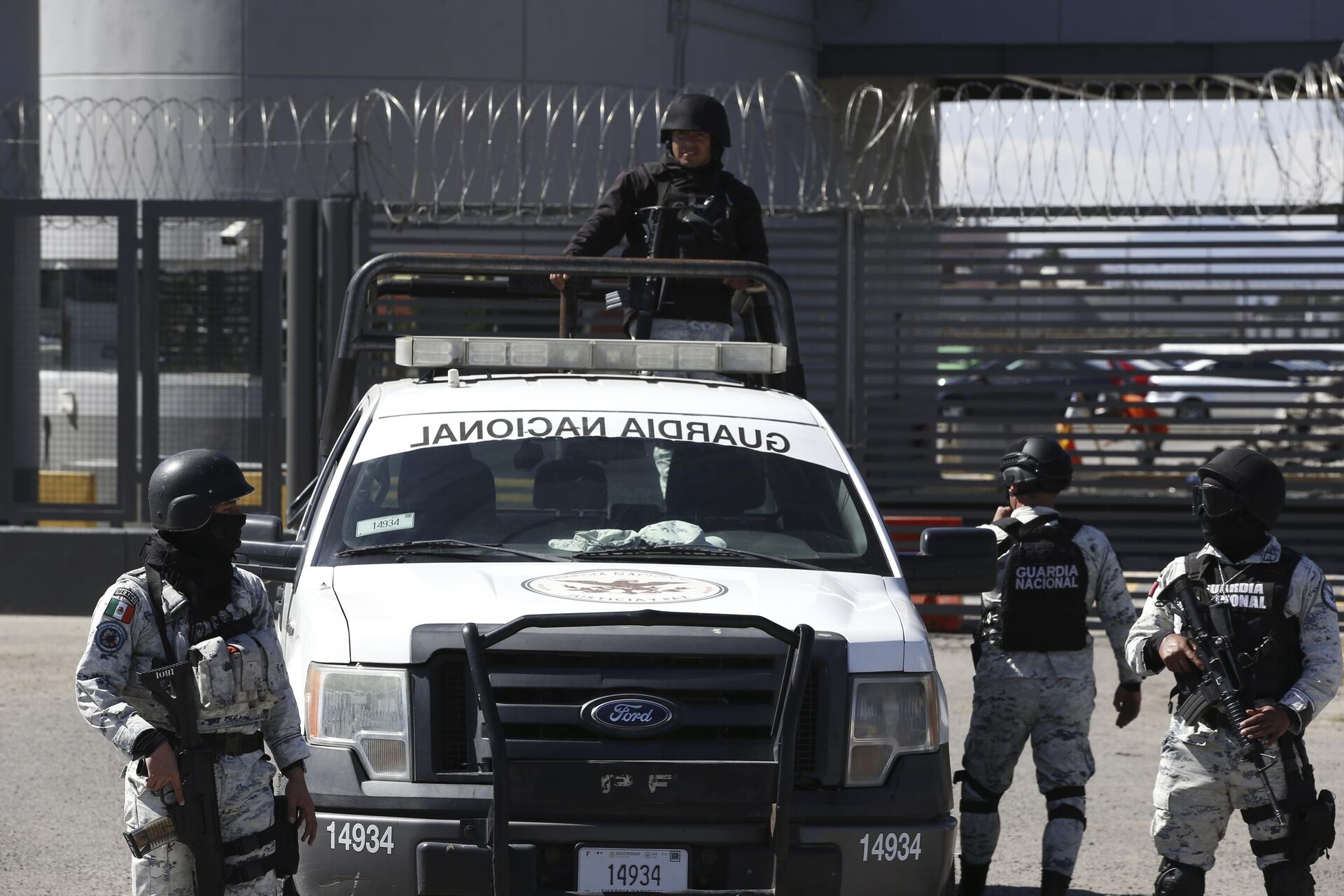 Mexican National Guard stand guard outside the Almoloya prison where Ovidio Guzman is being held in Villa de Almoloya de Juarez, Mexico, Friday, Jan. 6, 2023. - Sputnik International, 1920, 07.01.2023
