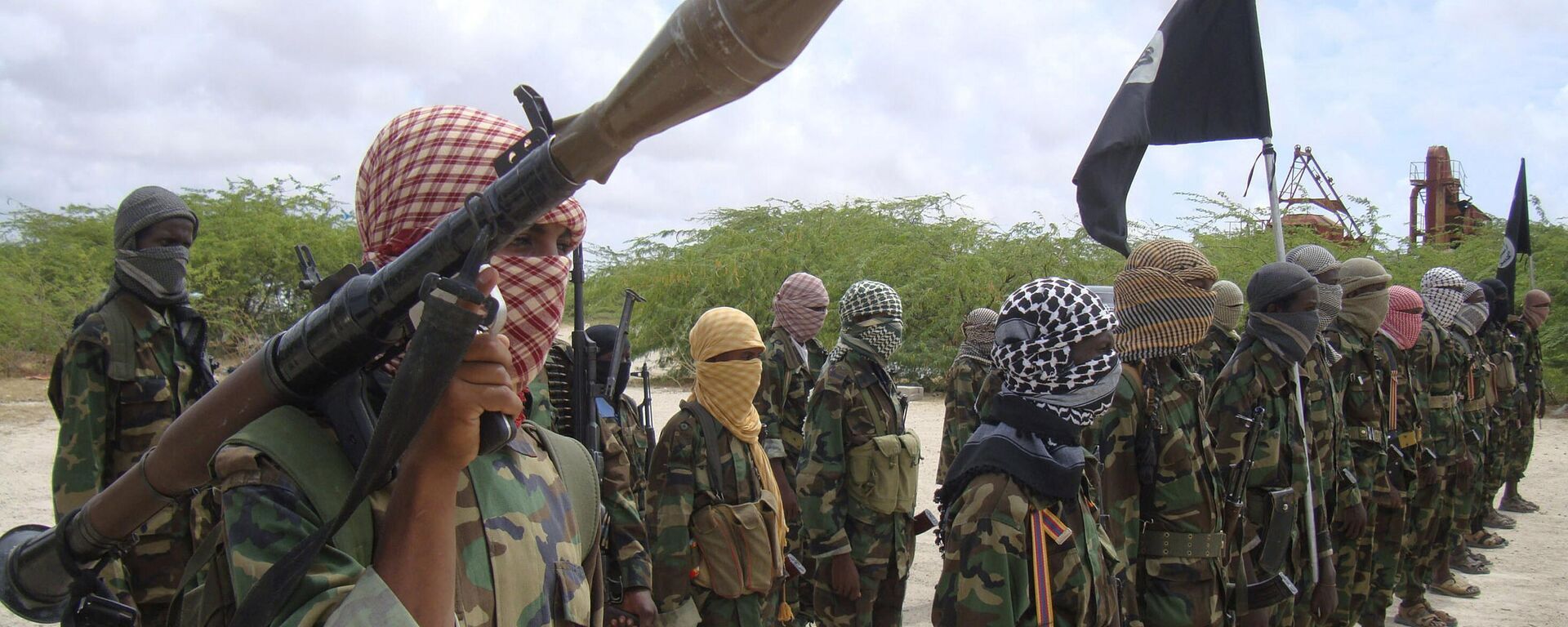 In this file photo of Thursday Oct.21, 2010, Al-Shabaab fighters display weapons as they conduct military exercises in northern Mogadishu, Somalia. The new al-Shabab video, called “The Path to Paradise,” promises more in a series spotlighting recruits from Minnesota who abandoned the comforts of home in order to wage jihad against foreign troops in Somalia. The video, which was originally available on YouTube but has since been taken down because it violates the website’s policy on violence, features masked men performing military drills in dusty camps as well as what appears to be footage of staged battles among Mogadishu’s ruined buildings. - Sputnik International, 1920, 08.01.2023