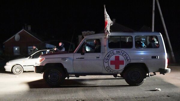 The automobile of the International Committee of the Red Cross during the evacuation of civilians from residential buildings adjacent to Azovstal - Sputnik International