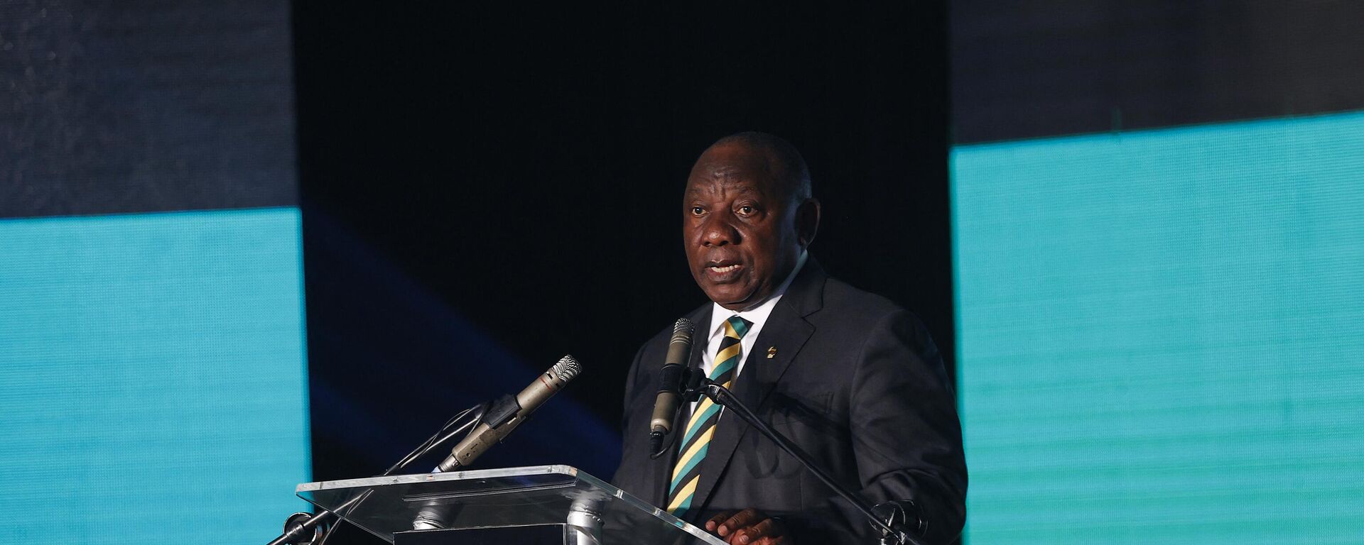 South African President and leader of the ruling African National Congress (ANC) Cyril Ramaphosa delivers a keynote address during the during 111th Anniversary gala dinner celebration at the Imvelo Safari in Bloemfontein on January 7, 2023. - Sputnik International, 1920, 09.01.2023
