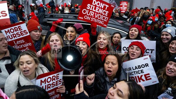 Nurses stage a strike in front of Mt. Sinai Hospital in the Manhattan borough of New York Monday, Jan. 9, 2023 - Sputnik International