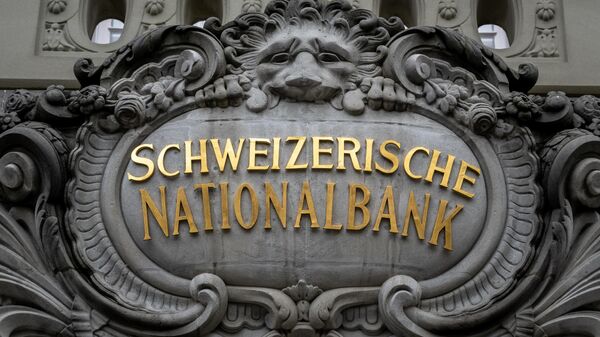 A sign of the Swiss National Bank (SNB) is seen on its headquarters ahead of a press conference in Bern on December 15, 2022 - Sputnik International
