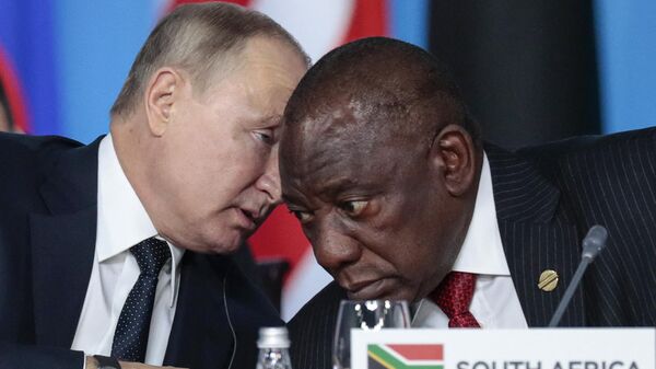 South-Africa's President Cyril Ramaphosa (L) and Russia's President Vladimir Putin (R) attend the first plenary session as part of the 2019 Russia-Africa Summit at the Sirius Park of Science and Art in Sochi, Russia, on October 24, 2019. - Sputnik International