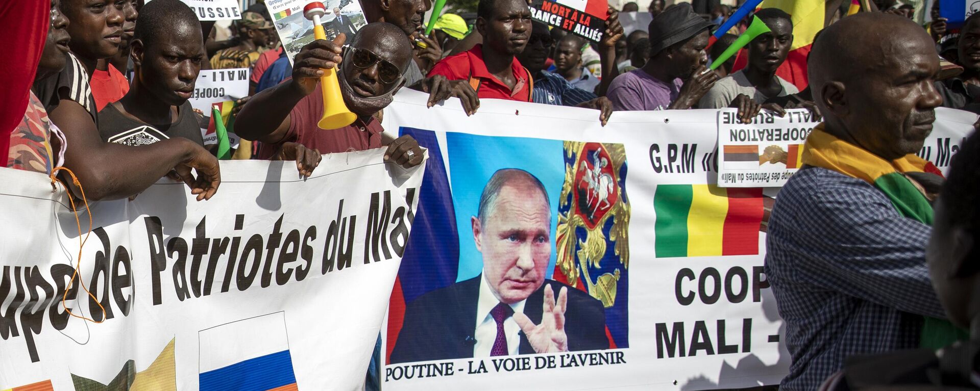 Malians demonstrate against France and in support of Russia on the 60th anniversary of the independence of the Republic of Mali in 1960, in Bamako, Mali, Sept. 22, 2020.  - Sputnik International, 1920, 11.01.2023