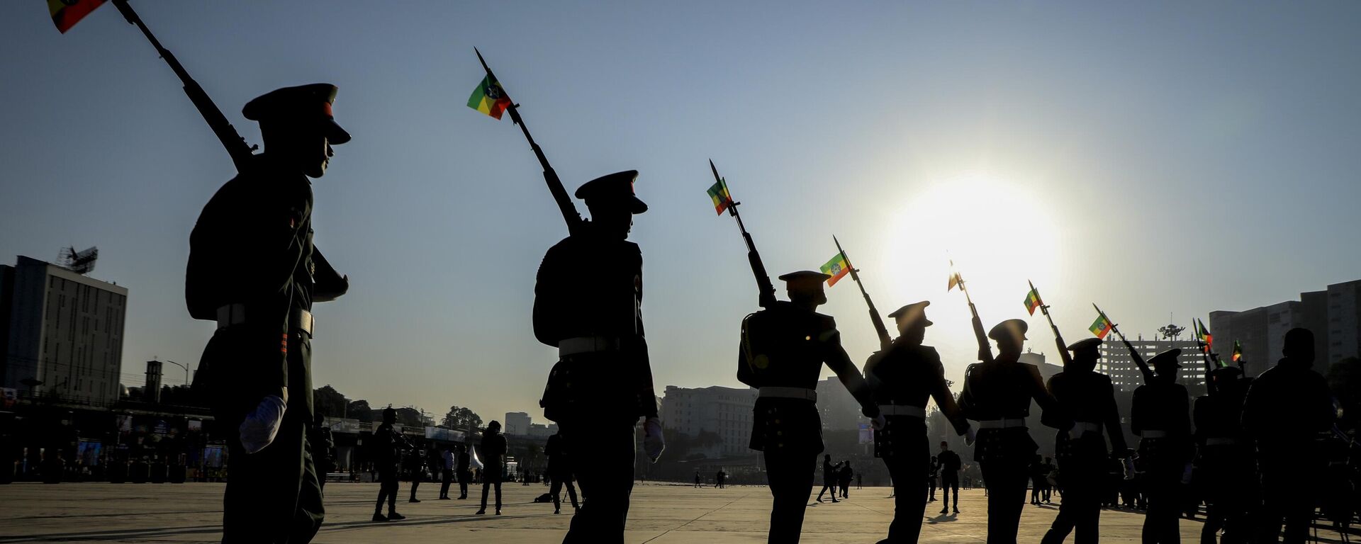 Ethiopian military parade with national flags attached to their rifles at a rally organized by local authorities to show support for the Ethiopian National Defense Force (ENDF), at Meskel square in downtown Addis Ababa, Ethiopia on Nov. 7, 2021. - Sputnik International, 1920, 11.01.2023