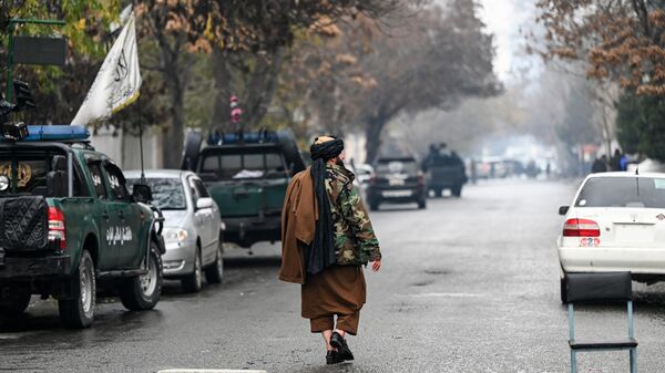 A member of the Taliban security forces walks near a site of an attack at Shahr-e-naw which is city's one of main commercial areas in Kabul on December 12, 2022. - Sputnik International