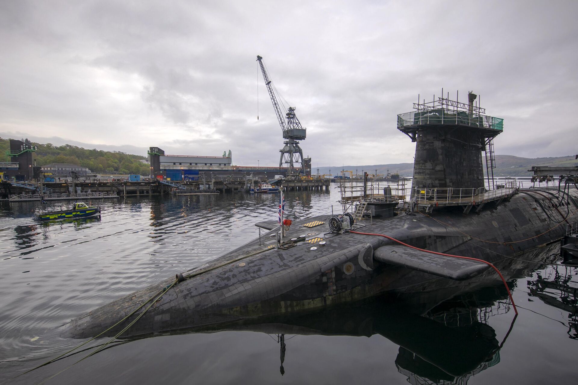 Vanguard-class submarine HMS Vigilant, one of the UK's four nuclear warhead-carrying submarines at HM Naval Base Clyde, Faslane, west of Glasgow, Scotland on April 29, 2019 - Sputnik International, 1920, 11.01.2023