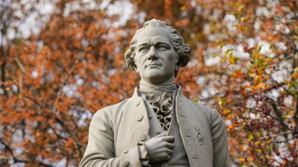 A statue of Alexander Hamilton stands in Central Park in New York - Sputnik International