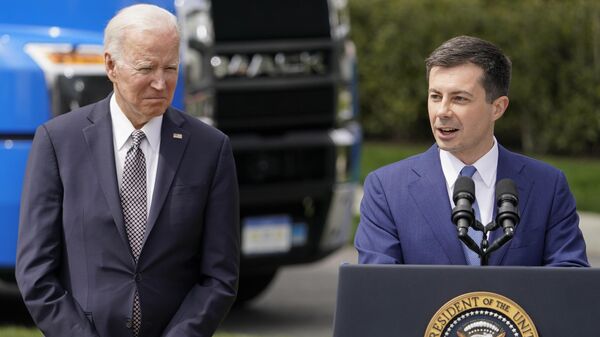 President Joe Biden listens as Transportation Secretary Pete Buttigieg speaks during an event about strengthening the supply chain with improvements in the trucking industry, on the South Lawn of the White House in Washington, Monday, April 4, 2022.  - Sputnik International