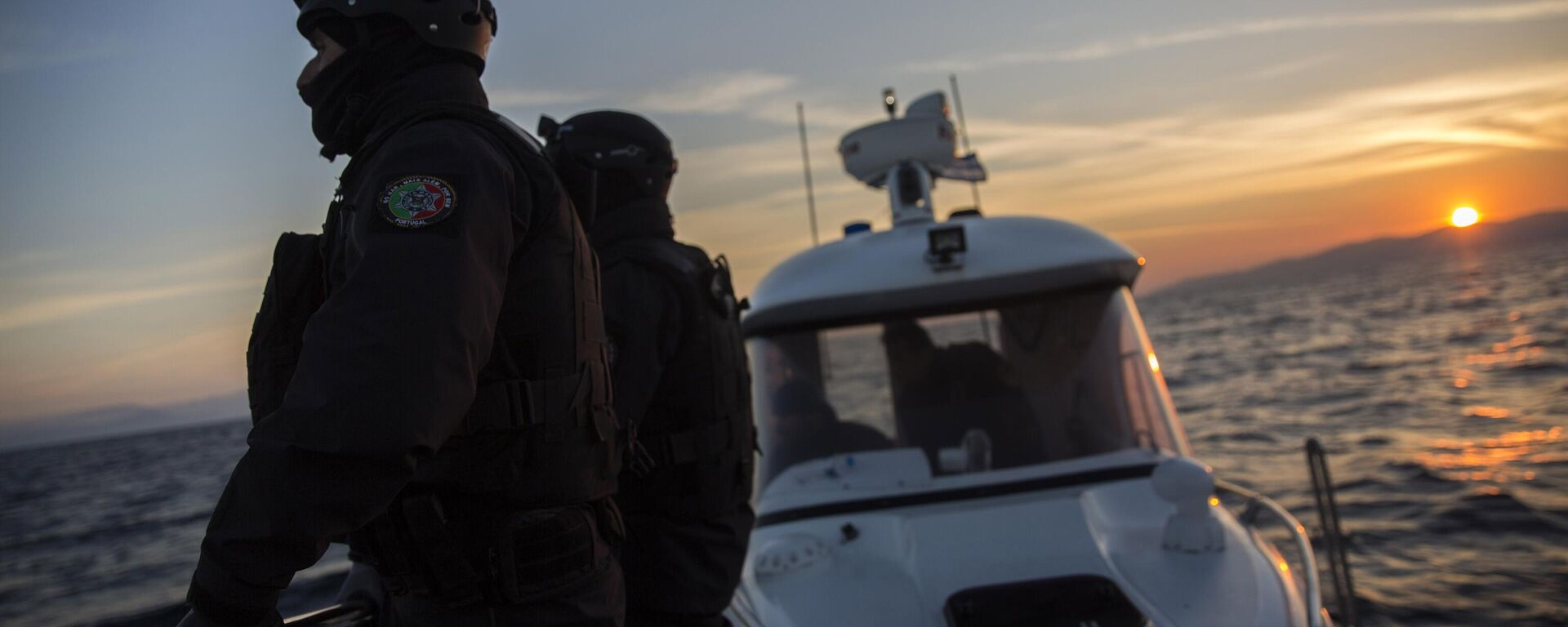 Members of the Frontex, European Border Protection Agency, from Portugal patrol near the northeastern Greek island of Lesbos, on Dec. 8, 2015. - Sputnik International, 1920, 12.12.2023