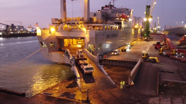 Screenshot of video posted by the Dutch Land Forces picturing arrival of hundreds of US military vehicles at a Dutch port en route to Eastern Europe. - Sputnik International